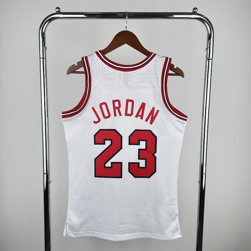 Chicago Bulls 1984/85 White Classics Basketball Jersey (Hot Press)