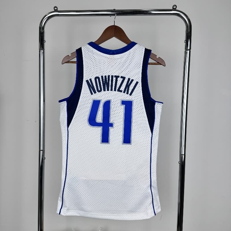 Dallas Mavericks 2010/11 White Classics Basketball Jersey (Hot Press)