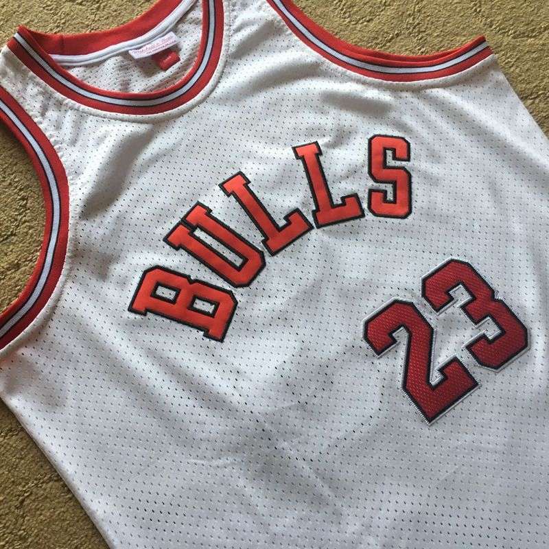 1984/85 Chicago Bulls JORDAN #23 White Classics Basketball Jersey (Closely Stitched)