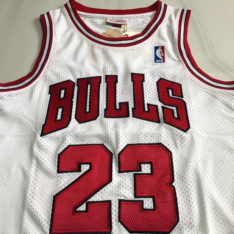 1997/98 Chicago Bulls JORDAN #23 White Classics Basketball Jersey (Closely Stitched)