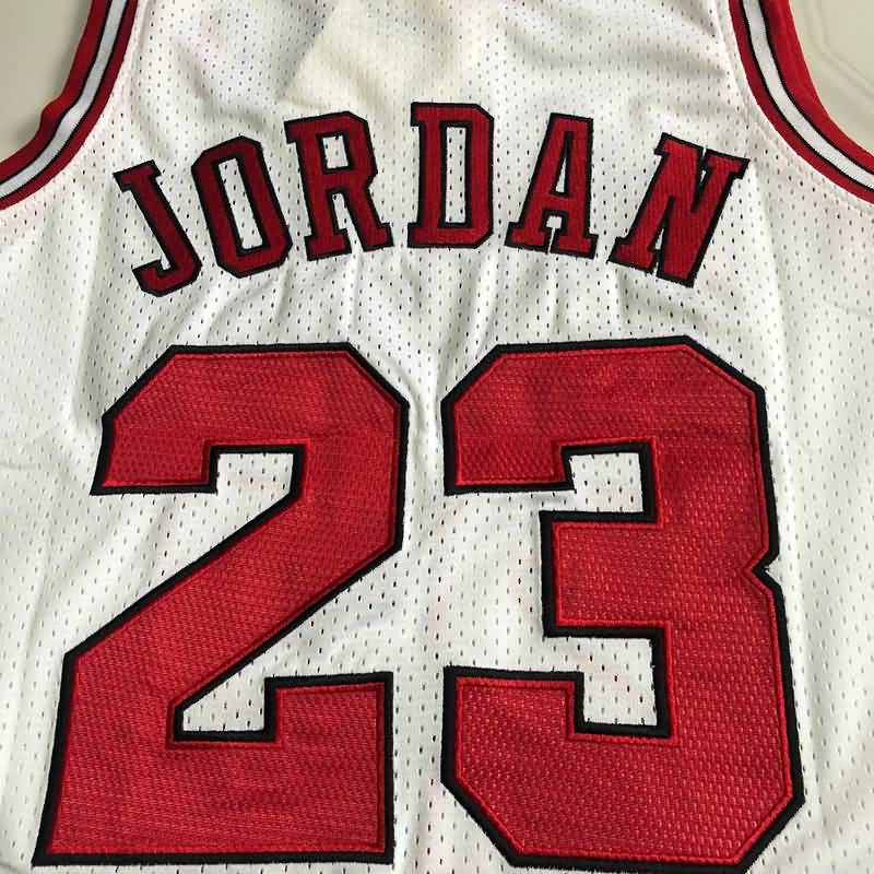 1997/98 Chicago Bulls JORDAN #23 White Classics Basketball Jersey (Closely Stitched)