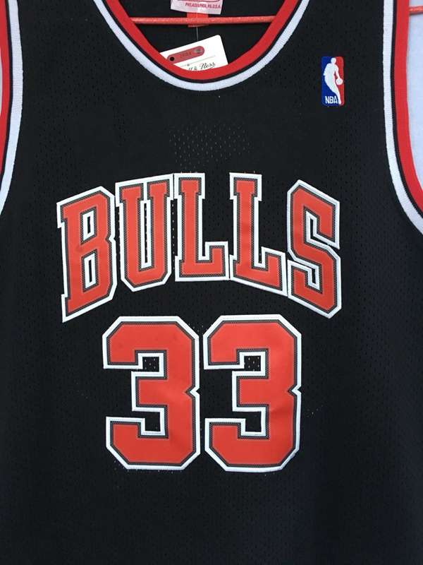 1997/98 Chicago Bulls PIPPEN #33 Black Classics Basketball Jersey (Stitched)