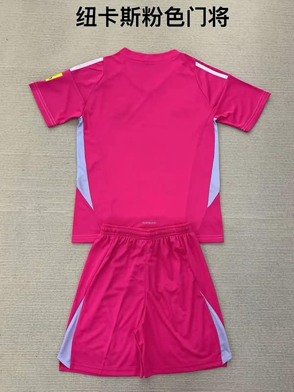 24/25 Newcastle United Goalkeeper Pink Kids Soccer Jersey And Shorts