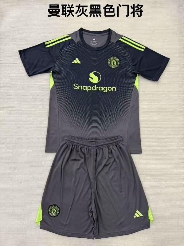 25/26 Manchester United Goalkeeper Grey Kids Soccer Jersey And Shorts 25/26 Manchester United Goalkeeper Grey Kids Soccer Jersey And Shorts