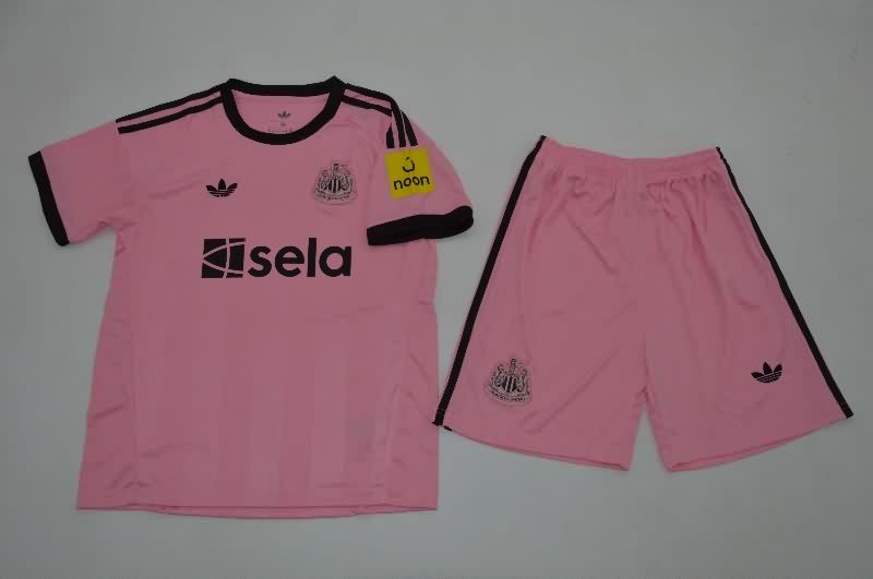 25/26 Newcastle United Goalkeeper Pink Kids Soccer Jersey And Shorts 25/26 Newcastle United Goalkeeper Pink Kids Soccer Jersey And Shorts