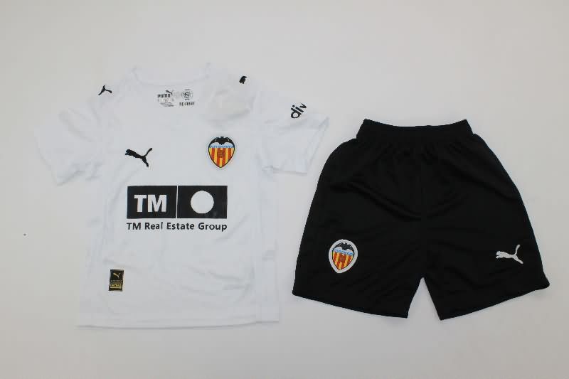 25/26 Valencia Home Kids Soccer Jersey And Shorts 25/26 Valencia Home Kids Soccer Jersey And Shorts