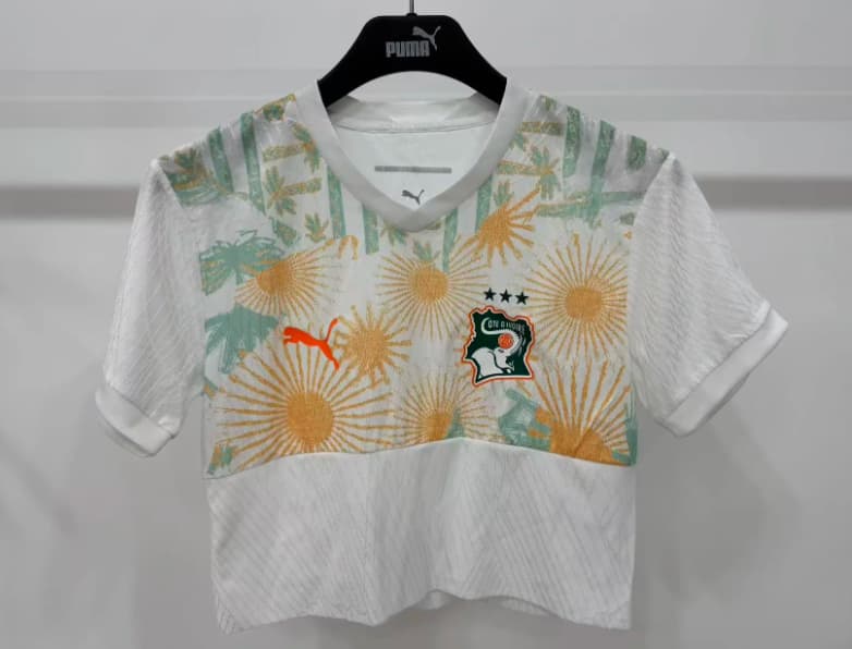 Thailand Quality(AAA) 2026 Ivory Away Women Cropped Soccer Jersey Thailand Quality(AAA) 2026 Ivory Away Women Cropped Soccer Jersey