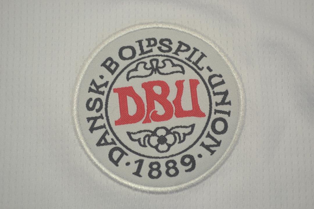 Thailand Quality(AAA) 1998 Denmark Away Retro Soccer Jersey